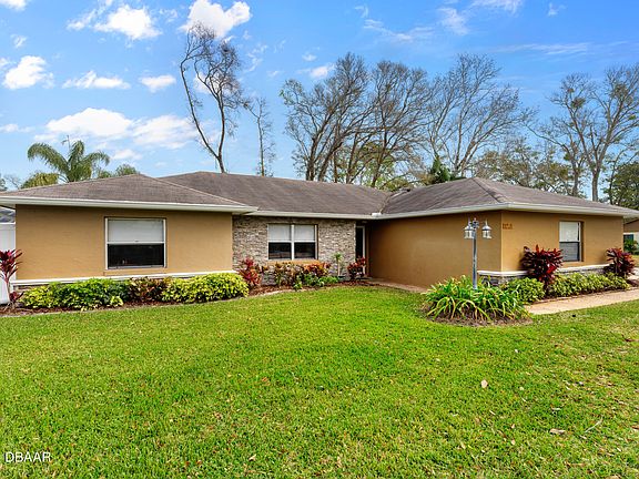 3rd image of 1301 Wandering Oaks Dr