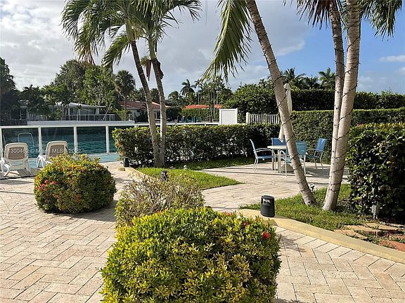 5th image of 9800 W Bay Harbor Dr APT 609