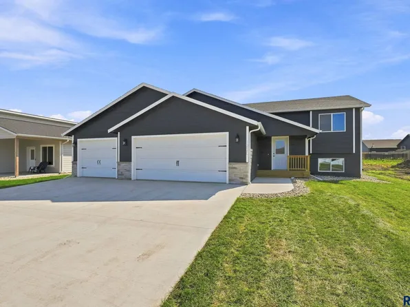 1430 N Titan Ave, Tea, SD 57064