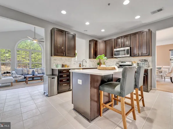 2207 Lake Forest Dr, Upper Marlboro, MD 20774