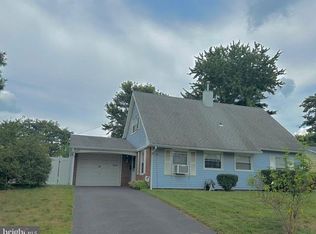 5 Maplewick Ln, Willingboro, NJ 08046