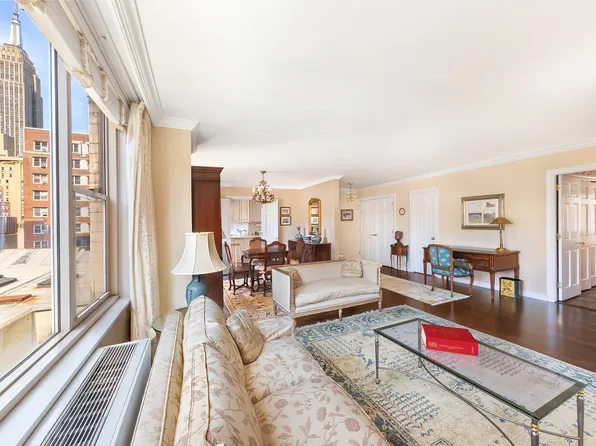 137 East 36th Street 7K image 2 of 13