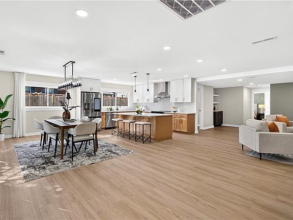 3rd image of 1003 Pembroke Rd