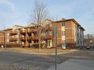 474 W Side Dr, Iowa City, IA 52246