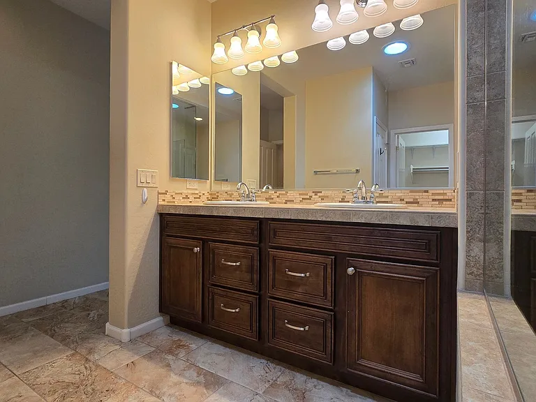 16374 W Amelia Dr — Photo 13