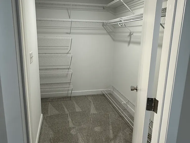 1 Stonehill Dr #5 — Photo 9