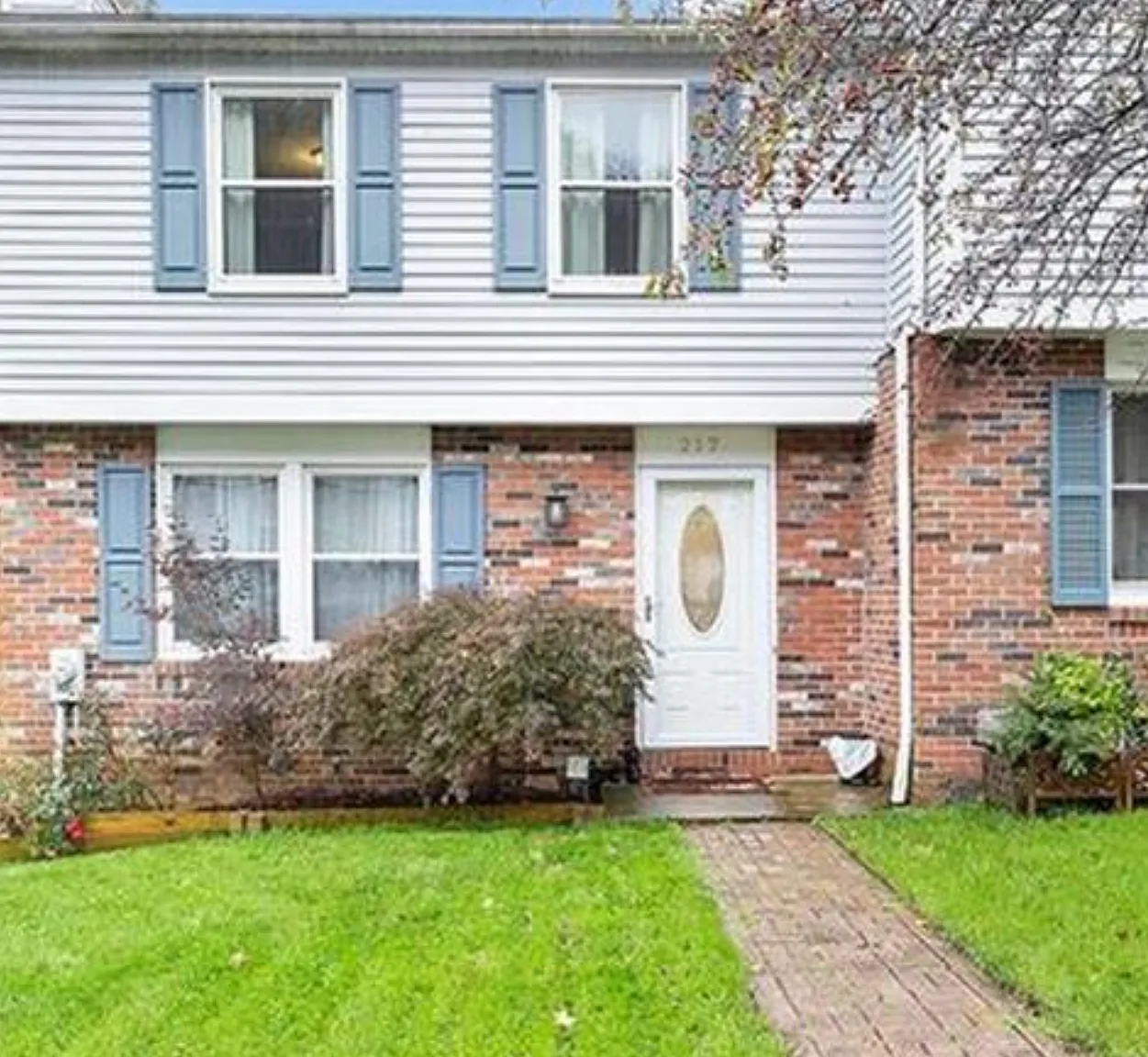 4 bed, 1344 sqft, $2,400 — Photo 1
