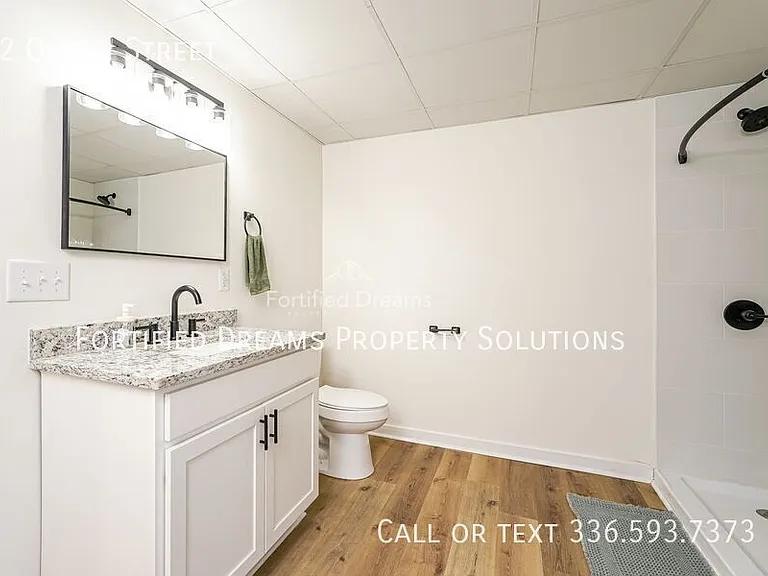 2422 Queen St — Photo 7