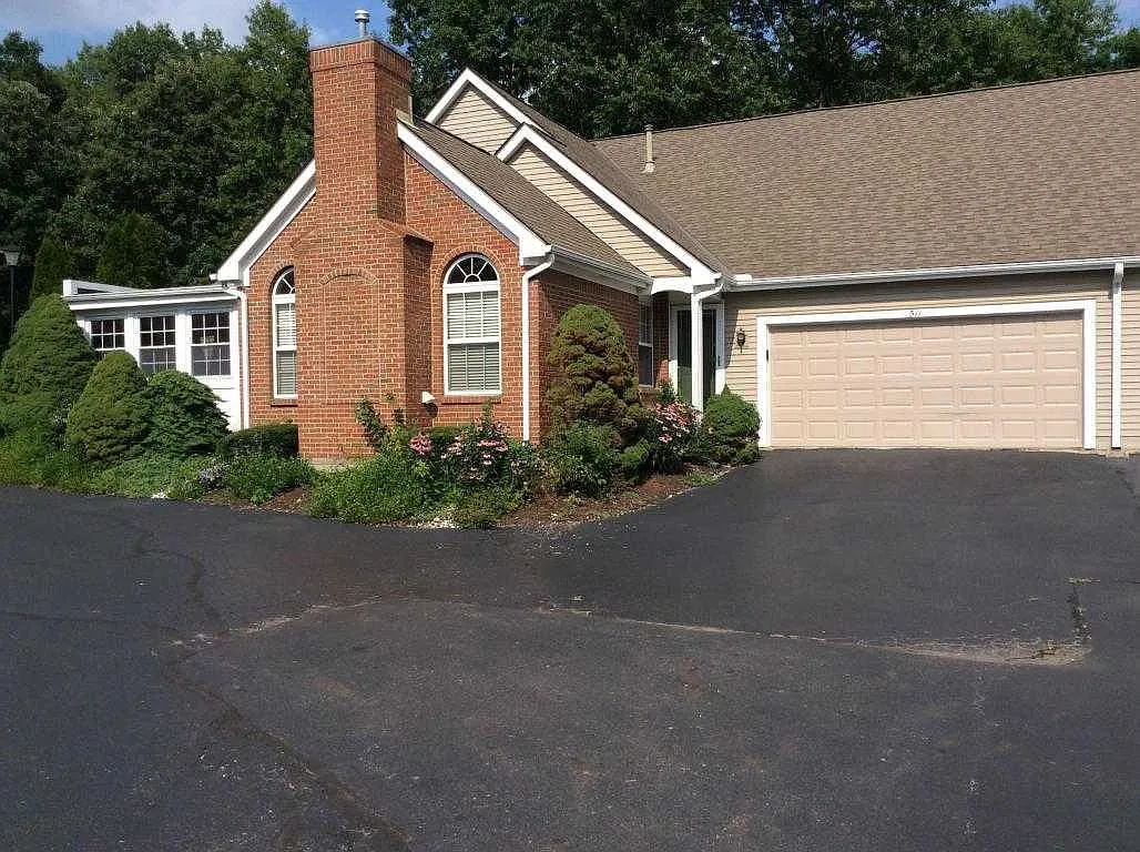 511 Brickstone Dr photo 1