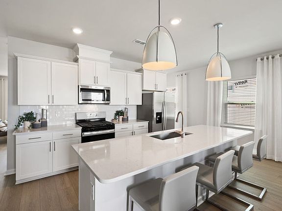 Kitchen with large island