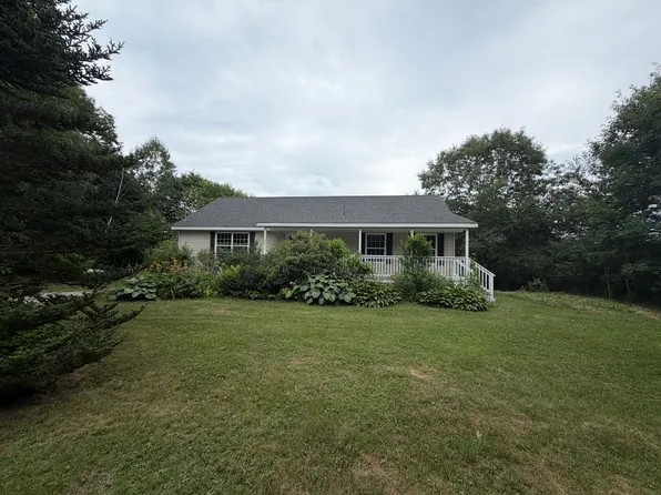 36 Hidden Oaks Dr, Freeport, ME 04032