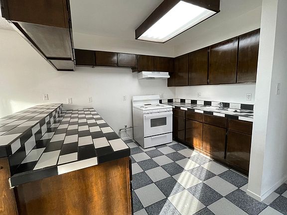 4th image of 1958 N Parish Pl