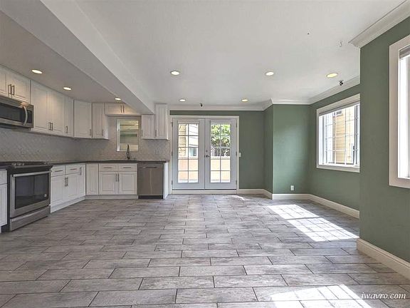 2nd image of 780 S Van Ness Ave APT 2
