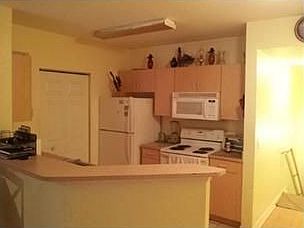 3rd image of 403 Belmont Ln