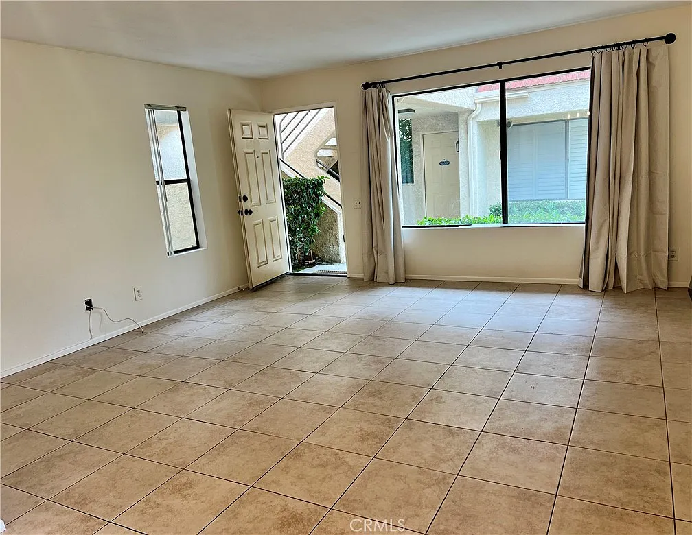 1 bed, 715 sqft, $2,500 — Photo 2