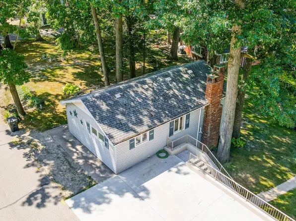 384 Spring Beach Rd, Rome City, IN 46784