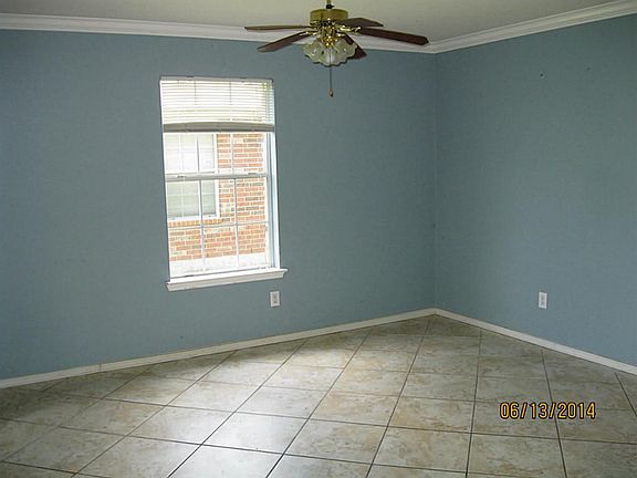 Dining Room W/tile flooring and ceiling fan