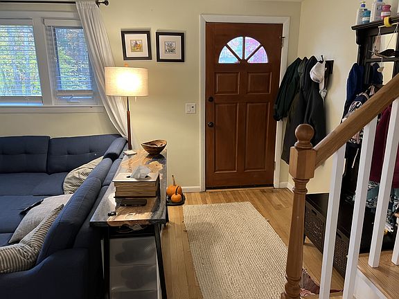 3rd image of 27 Burlington Rd