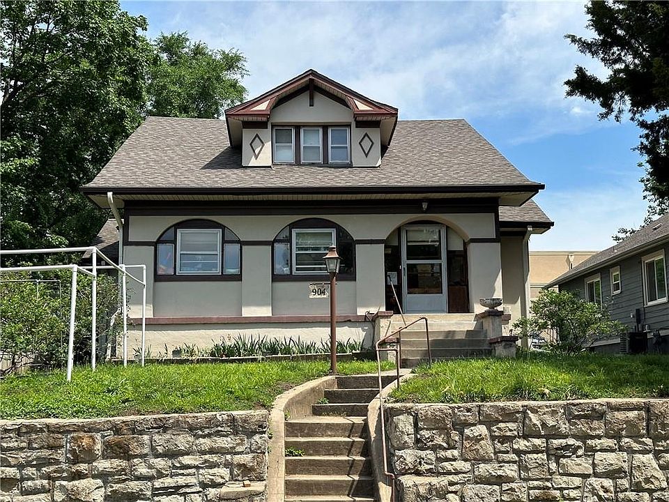 1st image of 904 W White Oak St