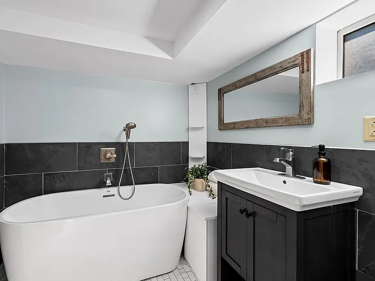 14100 Canterbury Ln — Photo 1