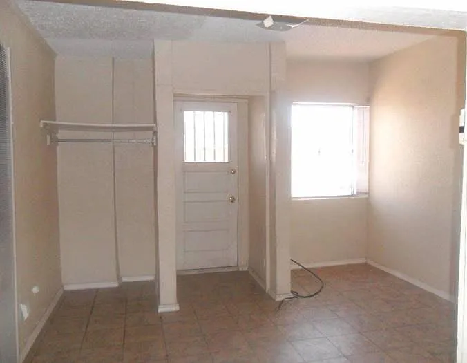 909 N San Marcial St — Photo 2