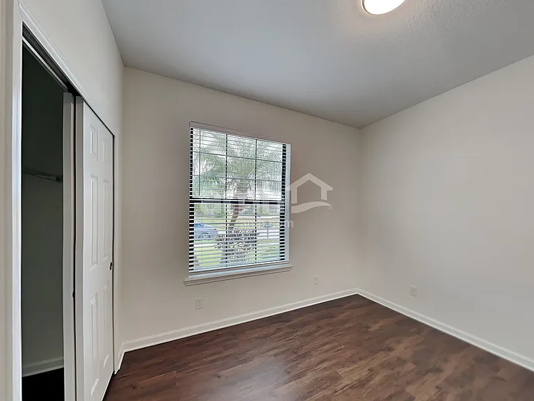 5562 107th Ter E — Photo 11