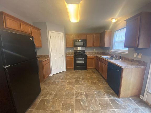3rd image of 857 Maricopa Dr