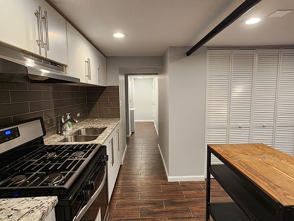 4th image of 3055 N Lockwood Ave #G