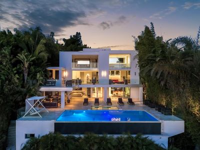 9066 Saint Ives Dr, Los Angeles, CA, 90069
