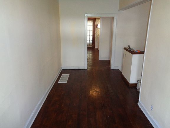 2nd image of 103 E Sheridan Ave