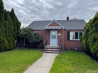 55 Player Ave, Edison, NJ 08817