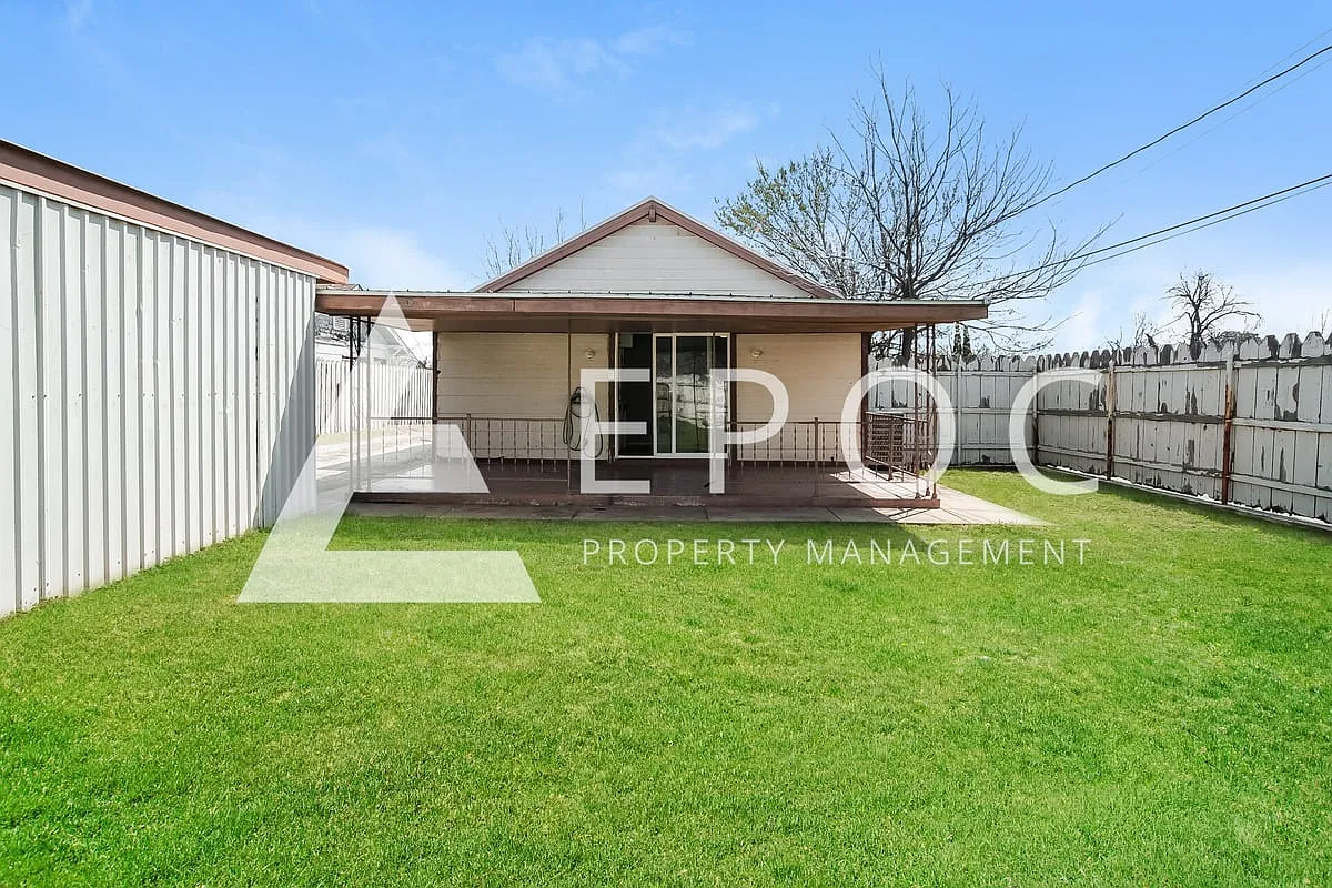 2114 Polk St — Photo 1