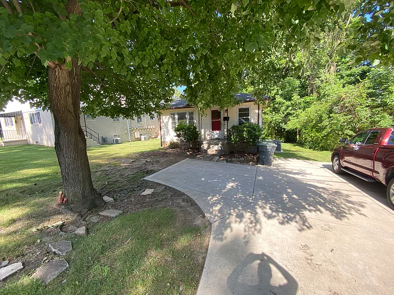 703 S Chapman St #HOUSE — Photo 17