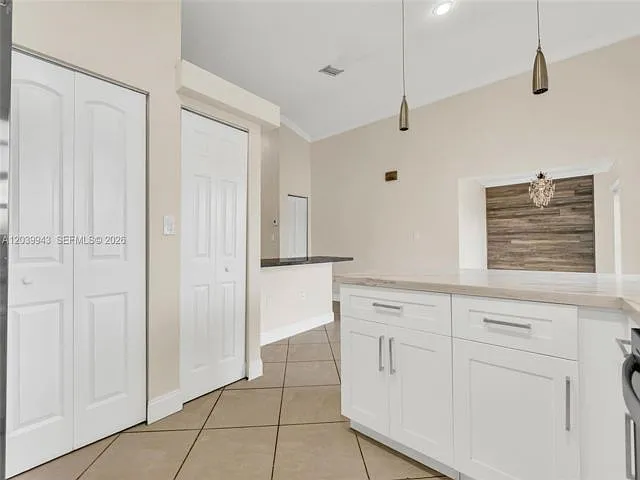 15311 SW 52nd Ter #15311 — Photo 2