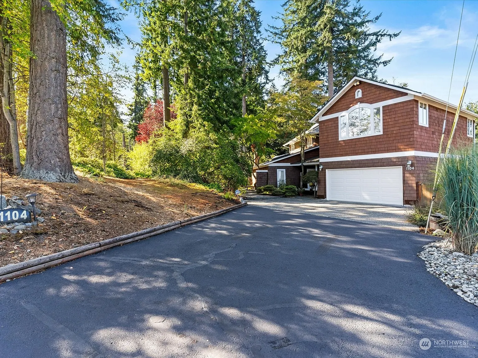 1104 Campbell Avenue photo 1