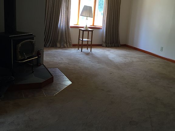 Living room w bay window 