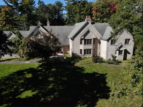 320 Algonquin Rd, Franklin Lakes, NJ 07417