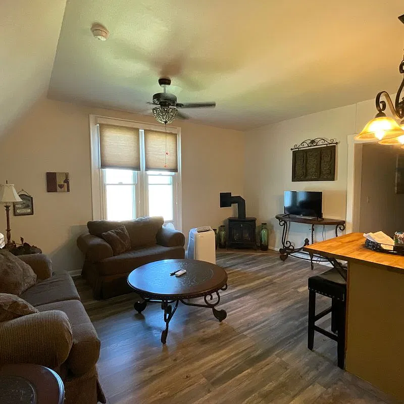 2 bed, 1.0 bath, 850 sqft, $950 — Photo 2