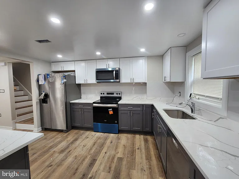 523 Wellesley St — Photo 4