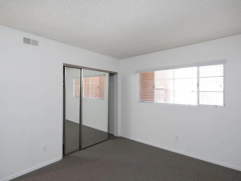 Emerald Manor Apartments — Photo 26