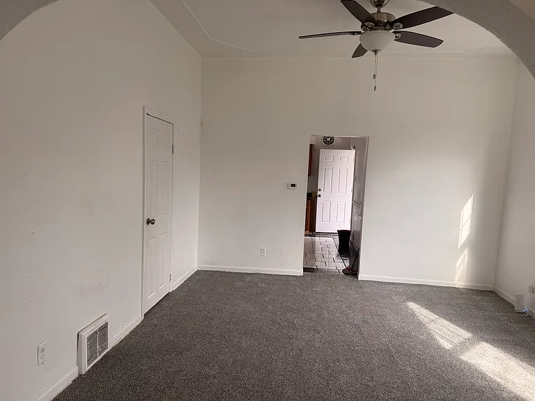 1107 E Frye Ave — Photo 3