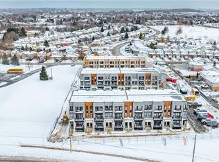 525 Erinbrook Dr #B039, Kitchener, ON N2E2V8