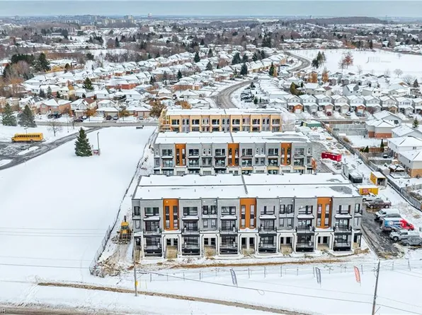 525 Erinbrook Dr #B039, Kitchener, ON N2E 2V8