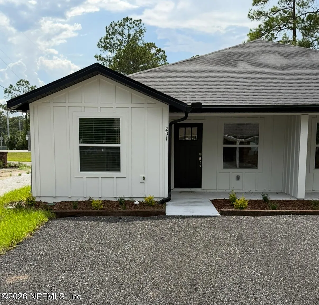3 bed, 2.0 bath, 1043 sqft, $1,600 — Photo 2