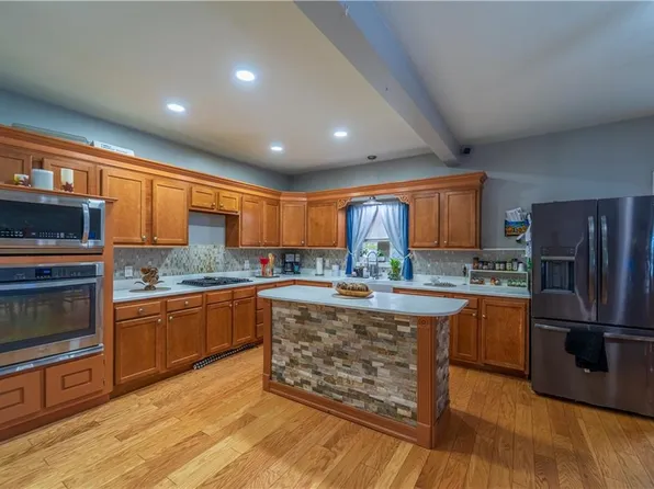 127 Boutwell St, Pawtucket, RI 02860