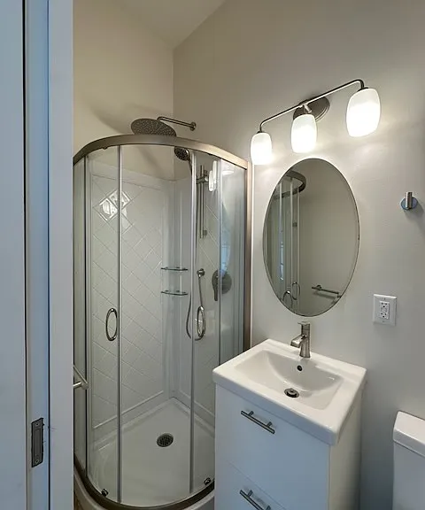 A delightfully compact full bath!
