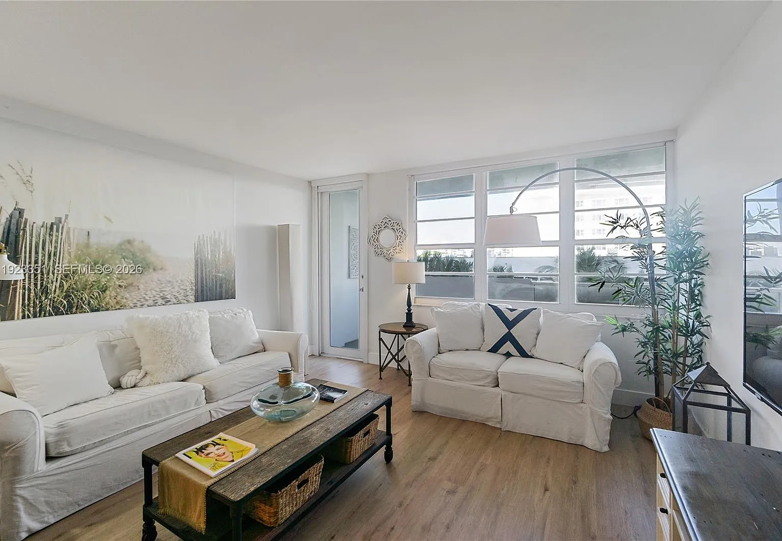 The Decoplage Condo — Photo 1