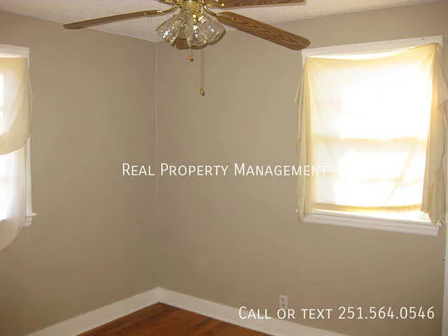 5105 Pineview Ln S — Photo 7