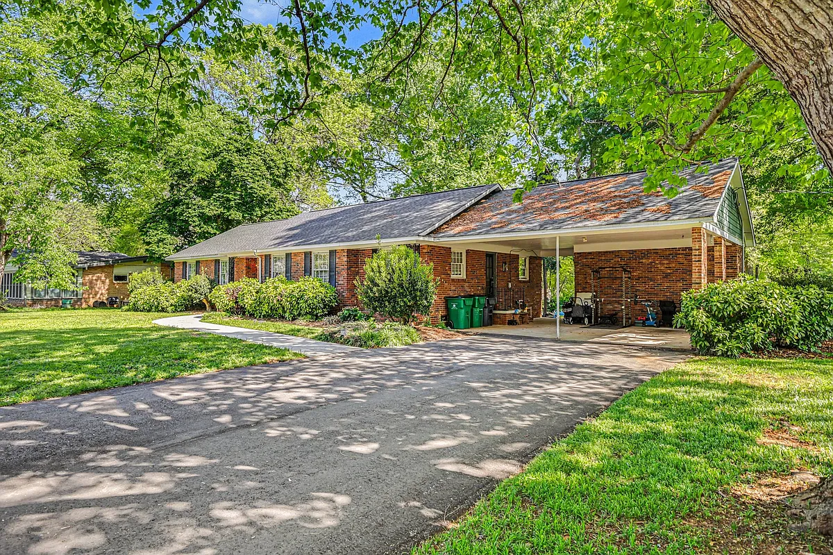 Building Photo - 2120 Rocky Knoll Dr