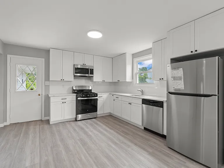 615 Fairmount Dr — Photo 9